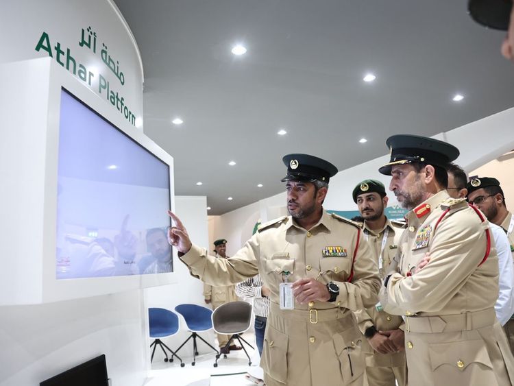 Al-Marri-visits-Dubai-Police-Platform-in-GITEX-12-1665742242171_183d5f98190_large